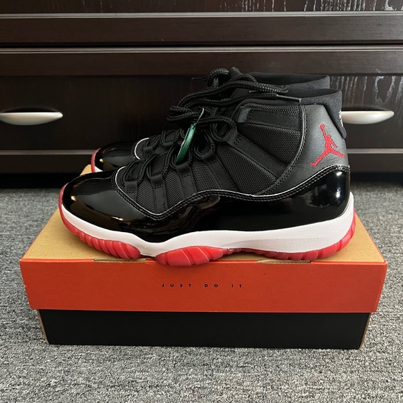 NIKE 2019 Air Jordan 11 Retro Playoffs Bred 9.5 NIB